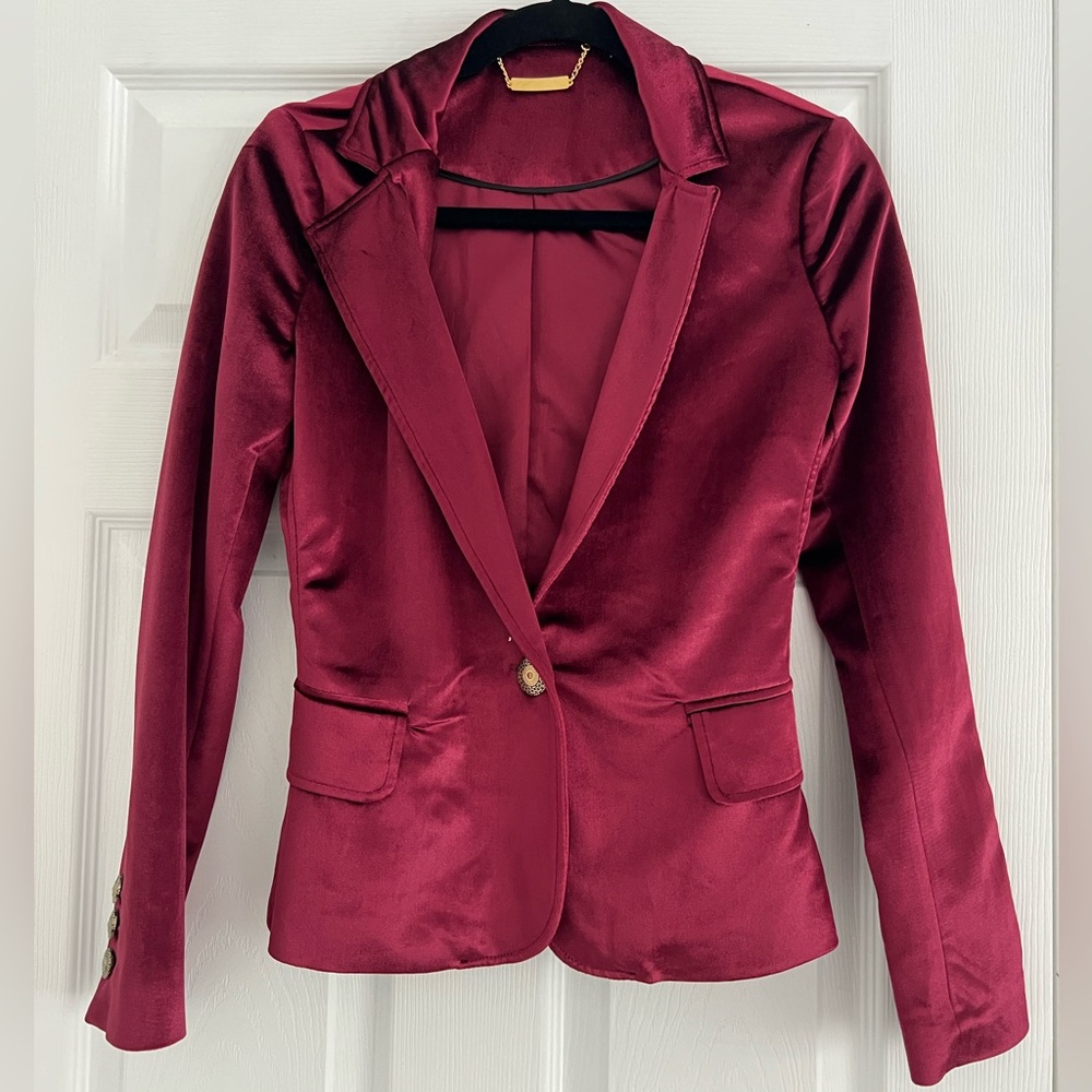 Elegant Burgundy Velvet Blazer Studio F